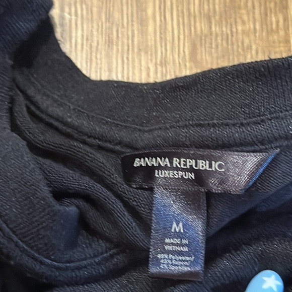 Banana Republic Women’s Longsleeve Tee Size Medium - Picture 3 of 3